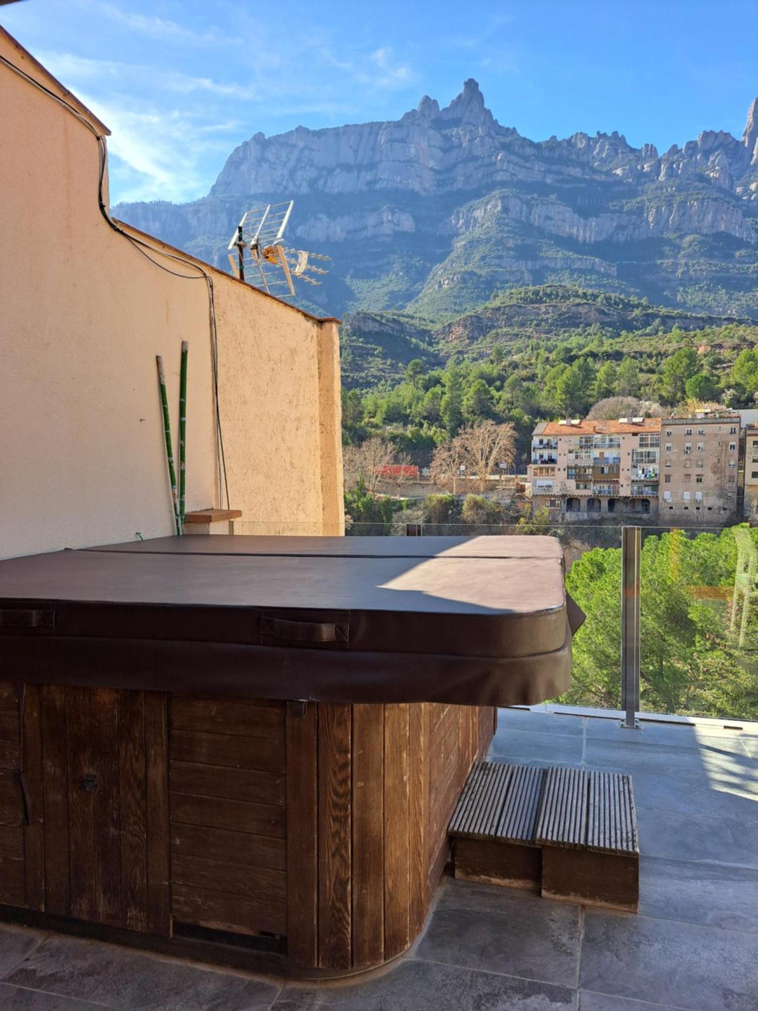 En Montserrat- Montserrat Paradise *